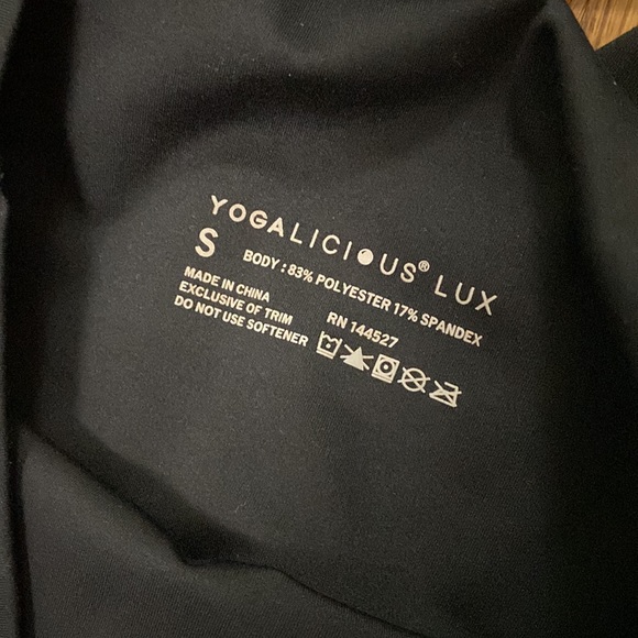 Yogalicious Lux- Cropped Pocket Leggings - Picture 3 of 3